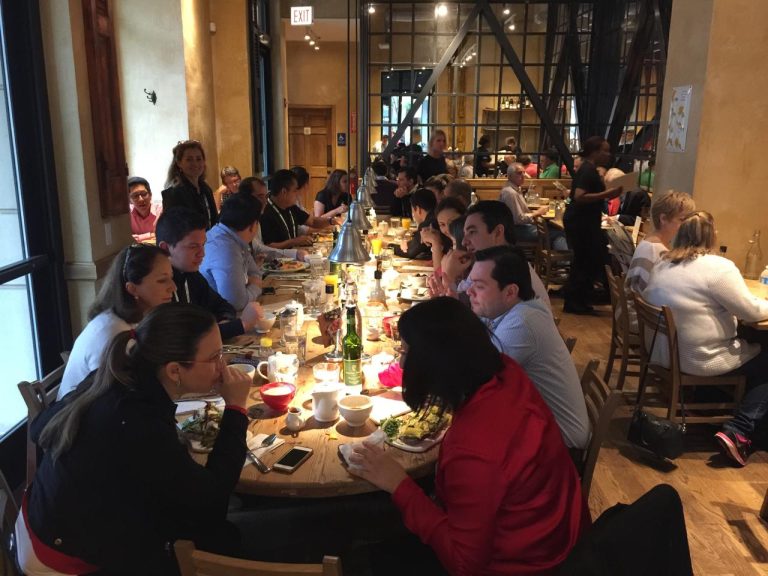 Mesa redonda sobre sostenibilidad en la industria gastronómica