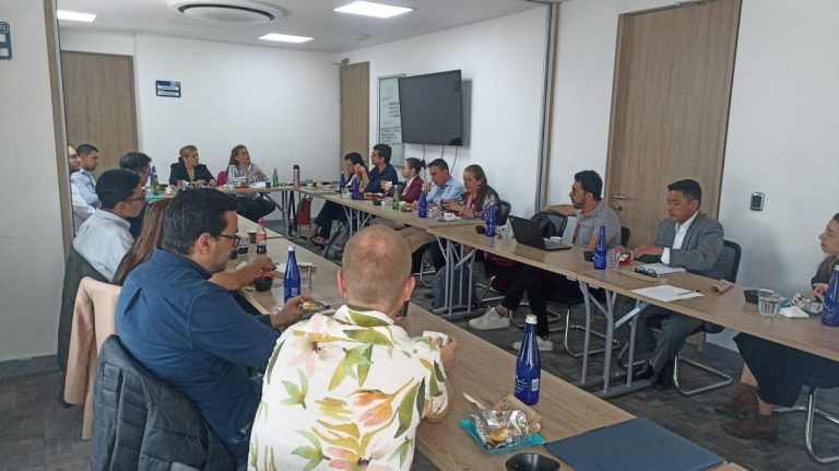 Mesa redonda sobre sostenibilidad en la industria gastronómica
